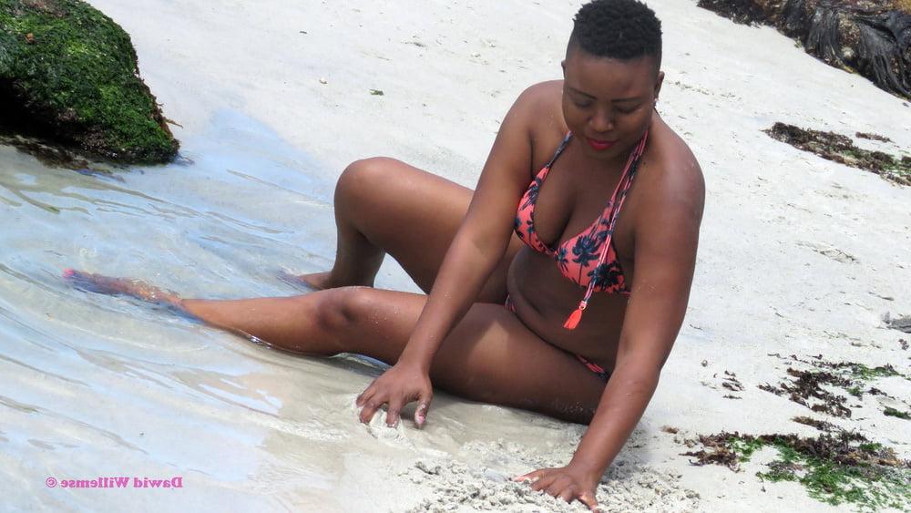 25P South Africa - Girls Posing 05