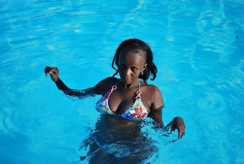 25P AFRICAN BEAUTIFUL GIRL