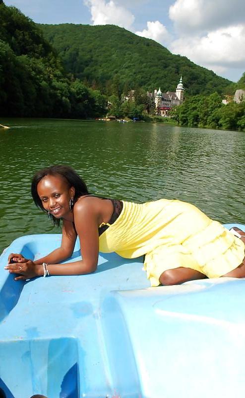 25P AFRICAN BEAUTIFUL GIRL