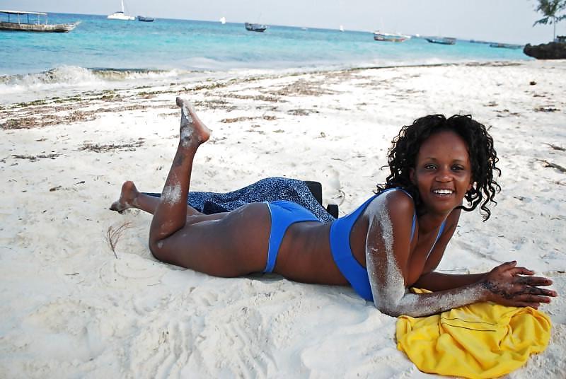25P AFRICAN BEAUTIFUL GIRL