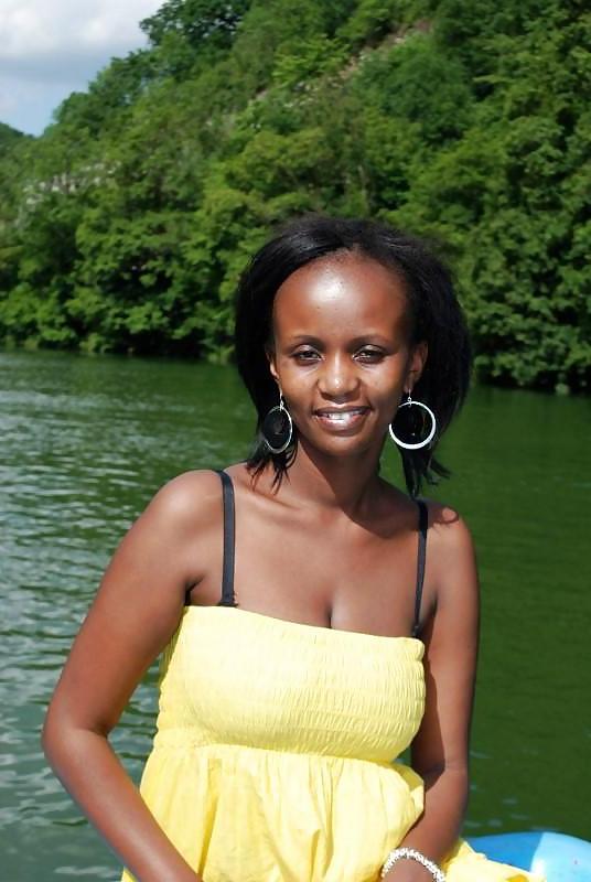 25P AFRICAN BEAUTIFUL GIRL