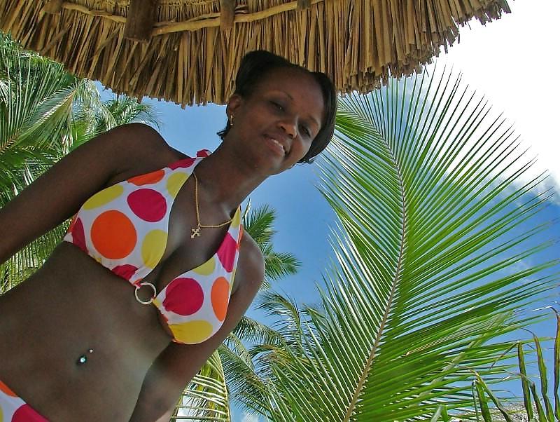 25P AFRICAN BEAUTIFUL GIRL
