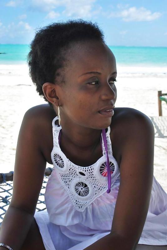 25P AFRICAN BEAUTIFUL GIRL