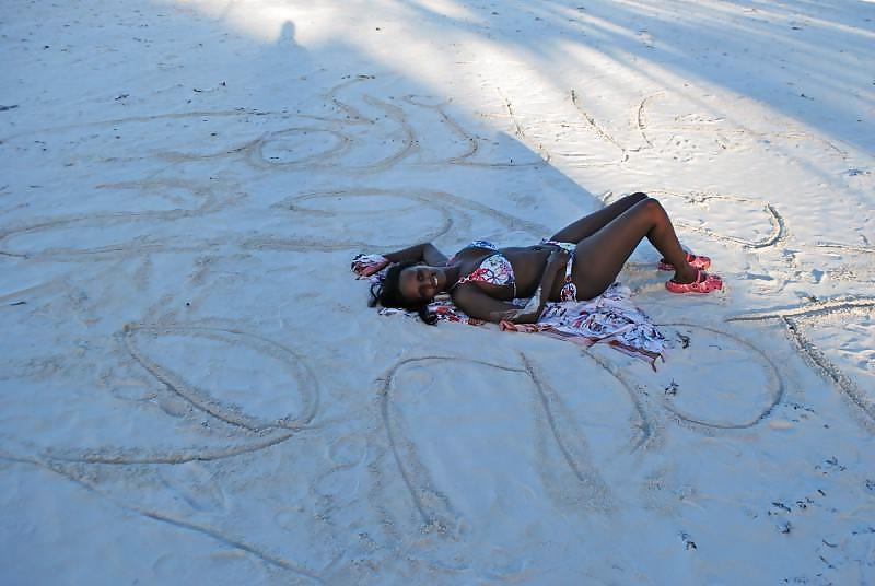 25P AFRICAN BEAUTIFUL GIRL