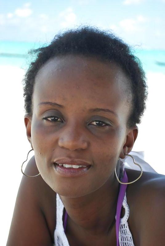 25P AFRICAN BEAUTIFUL GIRL