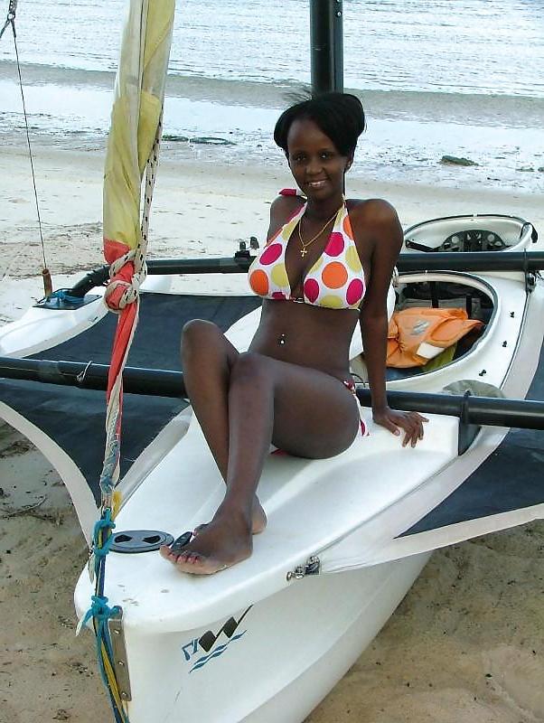 25P AFRICAN BEAUTIFUL GIRL