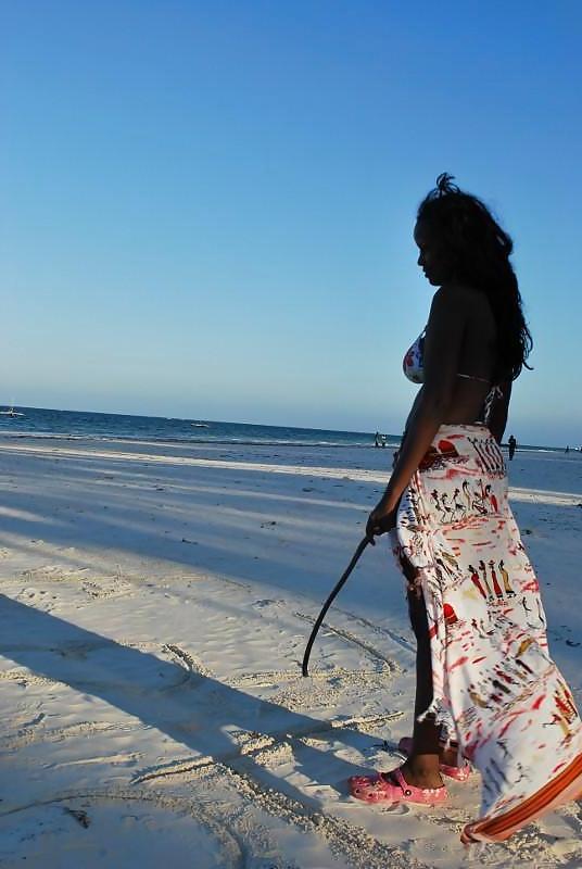 25P AFRICAN BEAUTIFUL GIRL