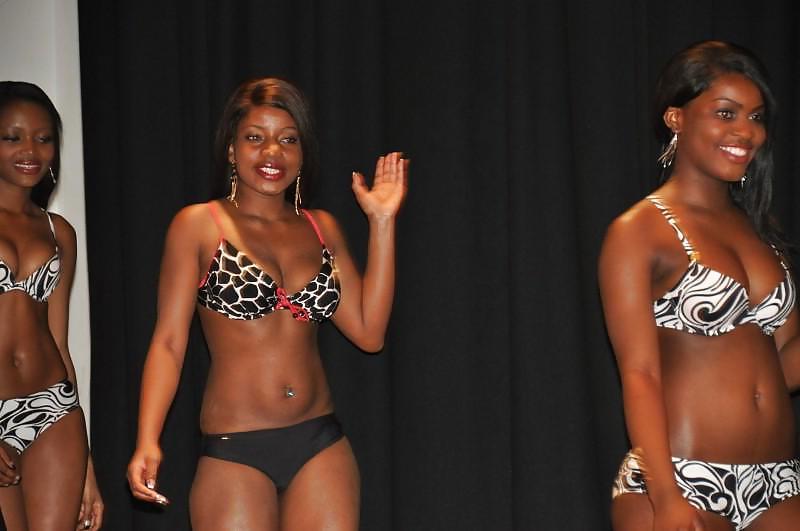 25P MISS SOUTH AFRICA 2010...BIKINI