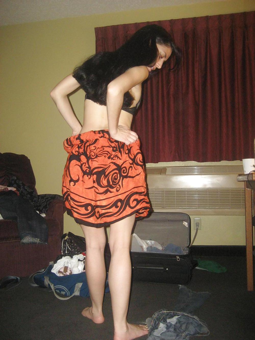25P YOUNG AMATEUR COUPLE SEX & POSES  (Lupus23)