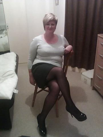 25P Mature amateur clothed 2