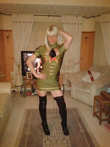 25P Mature Amateur Clothed 3