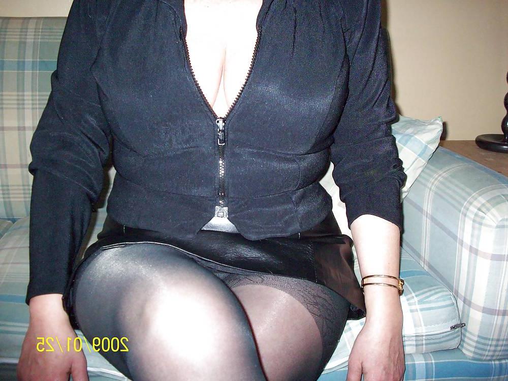 25P Lingerie on amateur mature woman