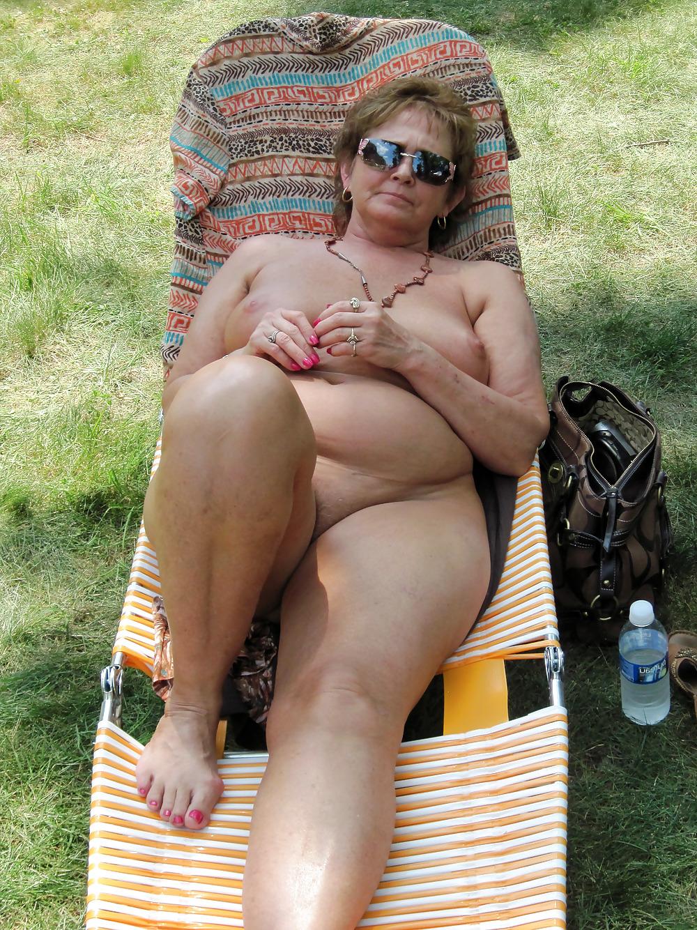 25P NAKED AMATEUR MILFS & MATURES