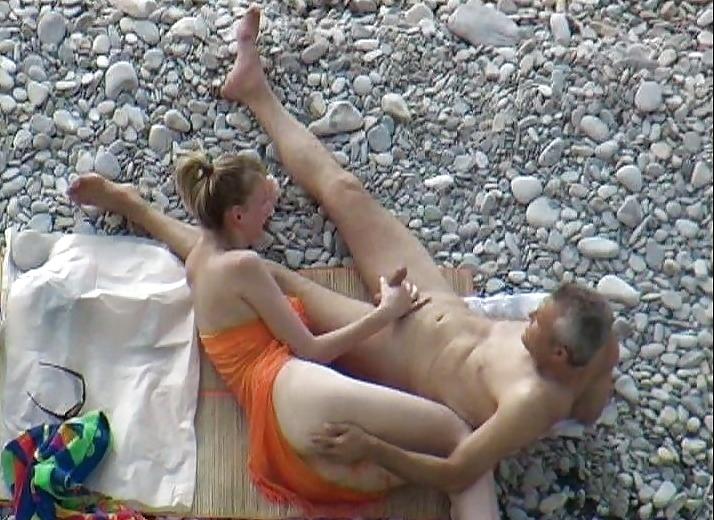 25P Amateur beach