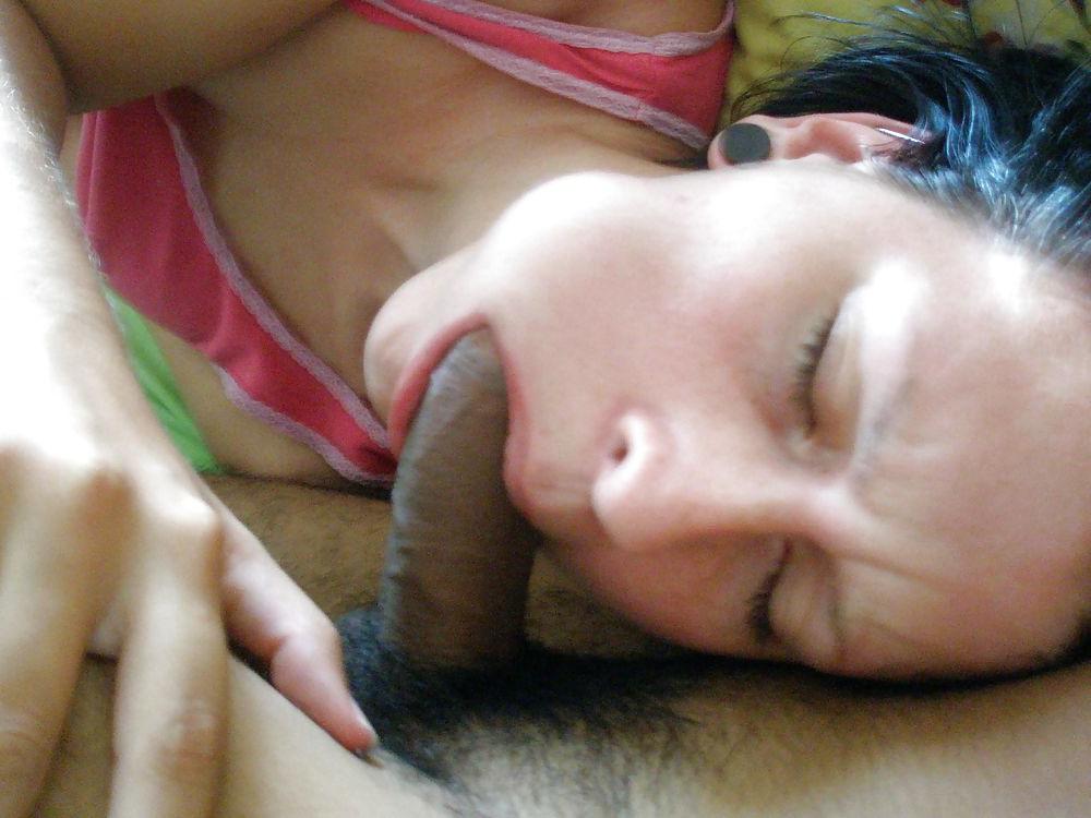 25P AMATEUR-Rothaarige liebt es, schwarzen Schwanz zu blinken (WheelSex)