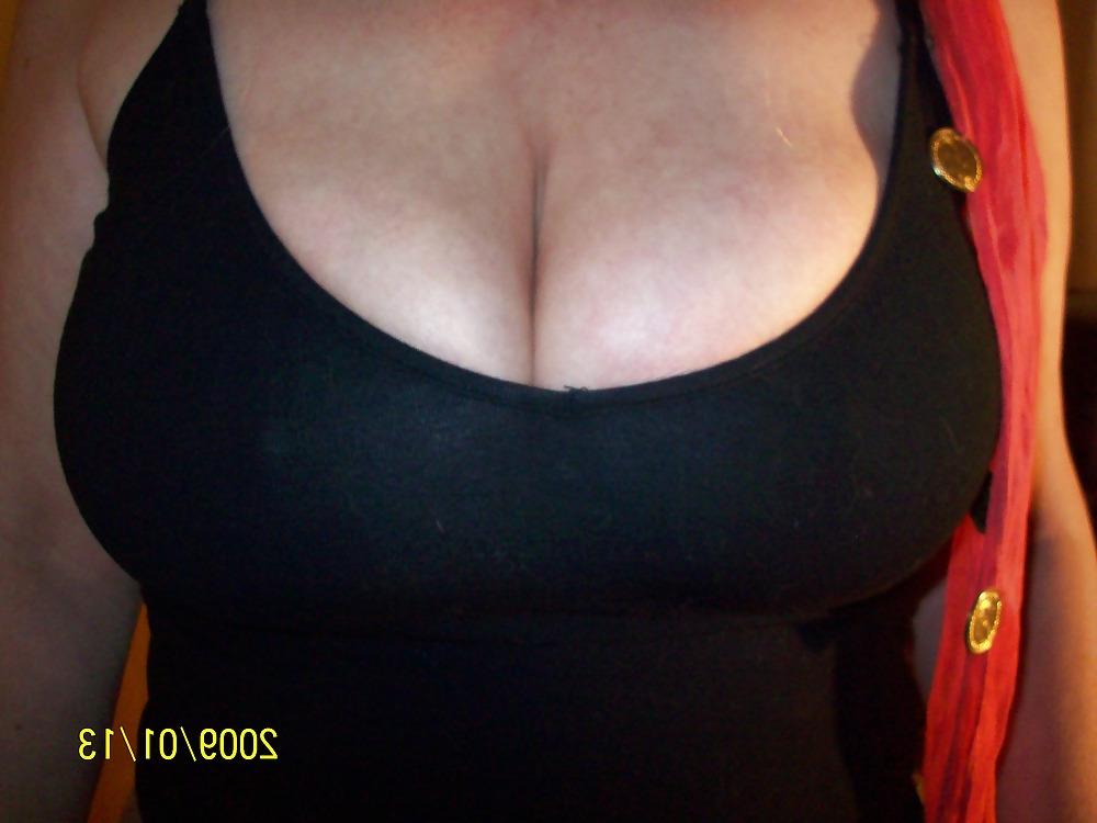 25P Amateur big tits mature woman