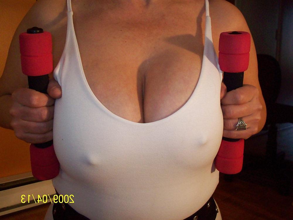 25P Amateur big tits mature woman