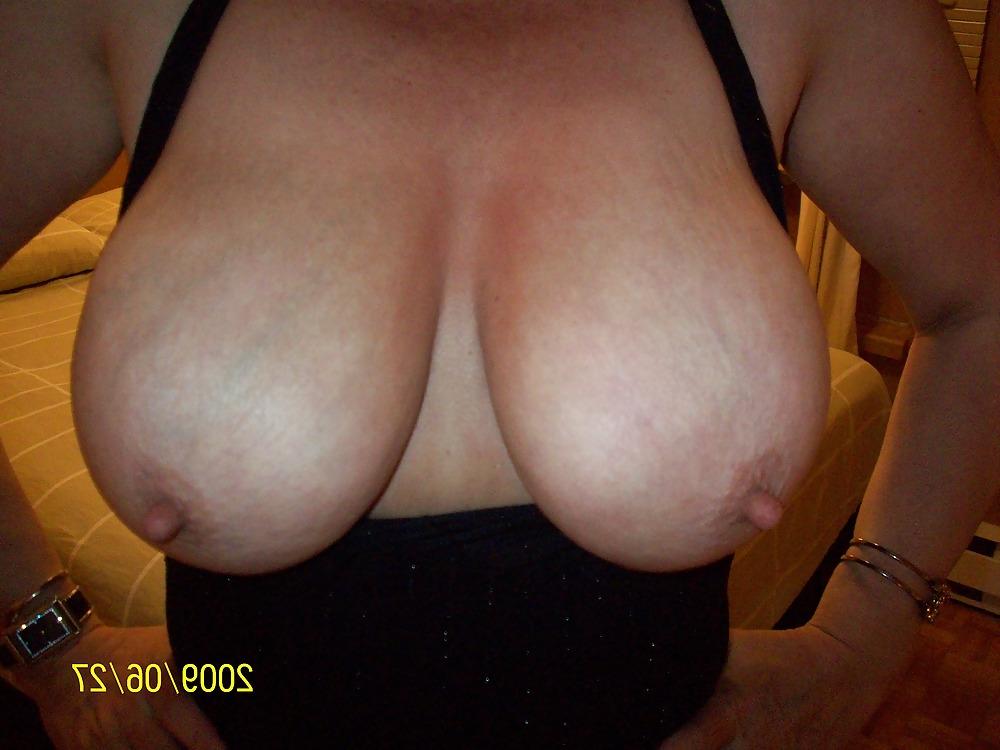25P Amateur big tits mature woman