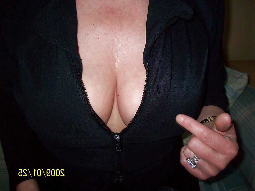 25P Amateur big tits mature woman