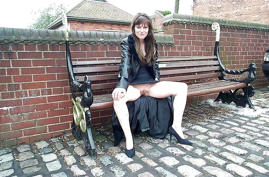 25P Amateur Pussy Open for Public by Voyeur TROC