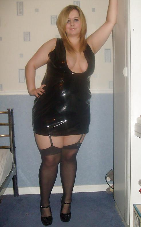 25P SEXY AMATEUR CHUBBY TEEN POSES & SUCKS