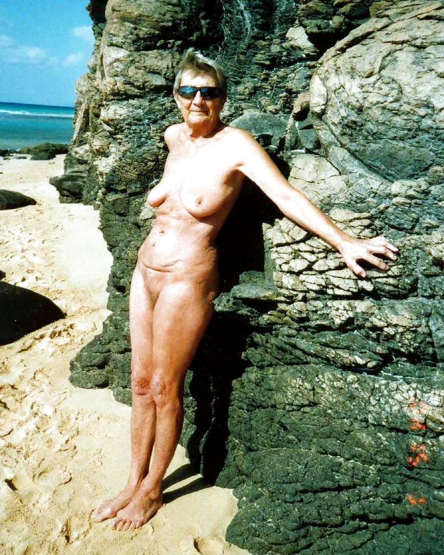24P Amateur Matures & Grannies Naked Outdoors