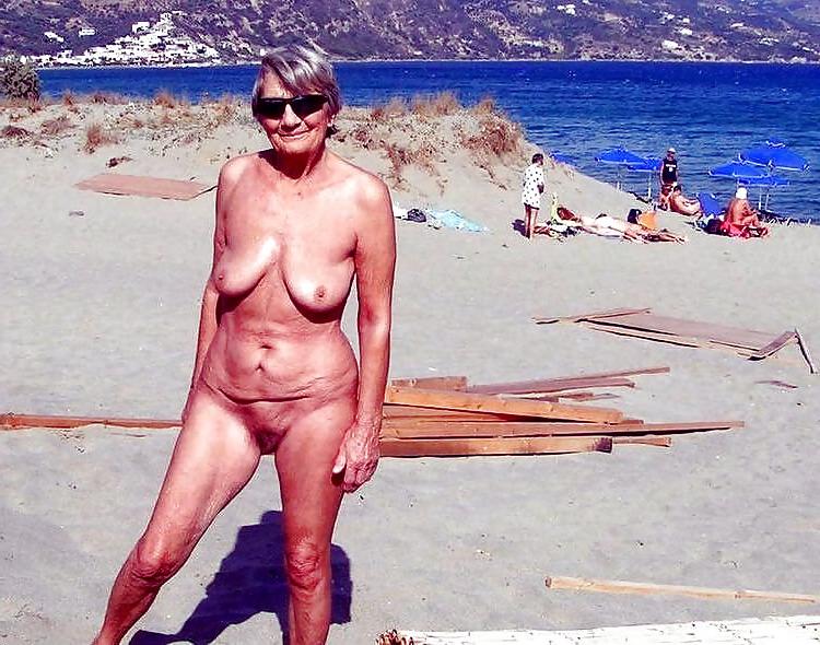 24P Amateur Matures & Grannies Naked Outdoors