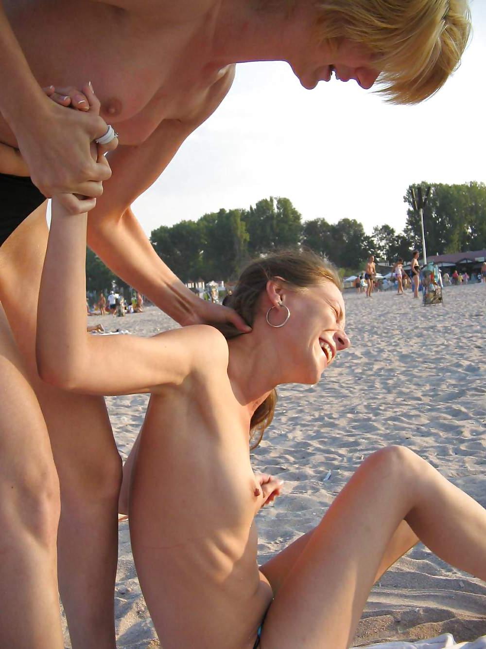 25P Amateur teen topless on the beach