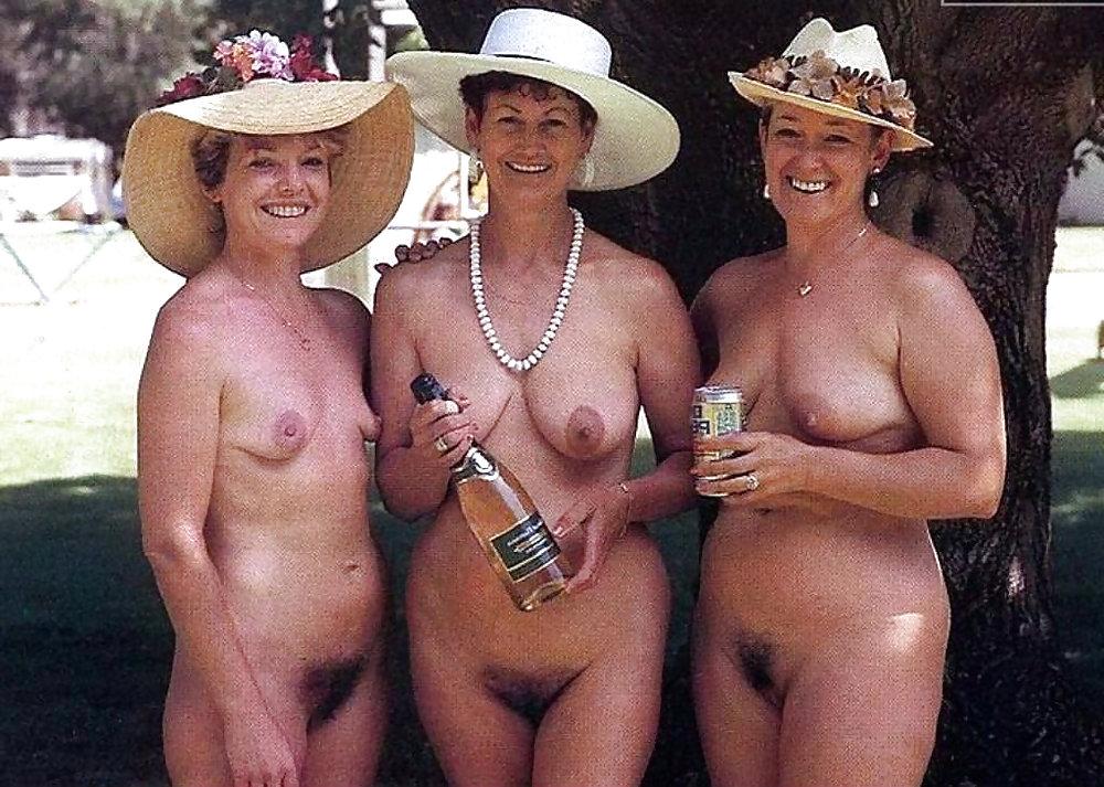 20P Naked Amateur Moms in Groups
