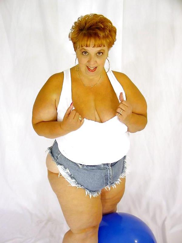 16P Stunning alluring mature goddess