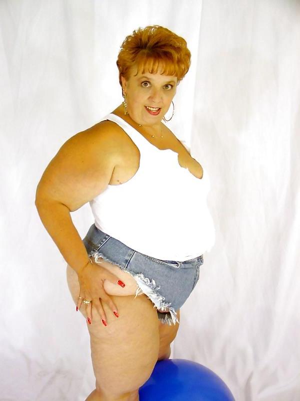 16P Stunning alluring mature goddess