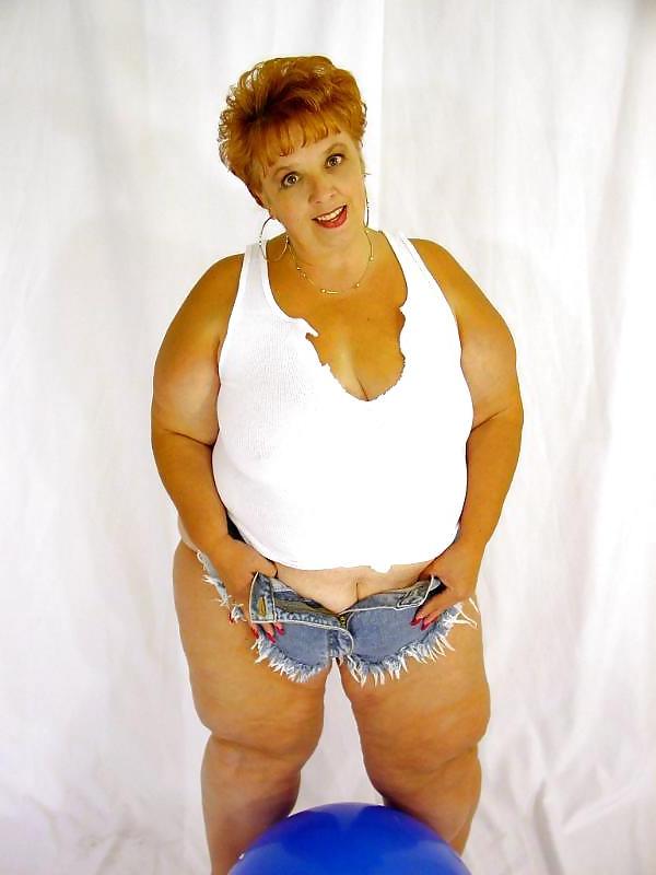 16P Stunning alluring mature goddess