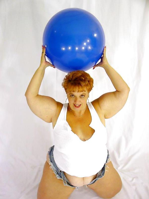 16P Stunning alluring mature goddess