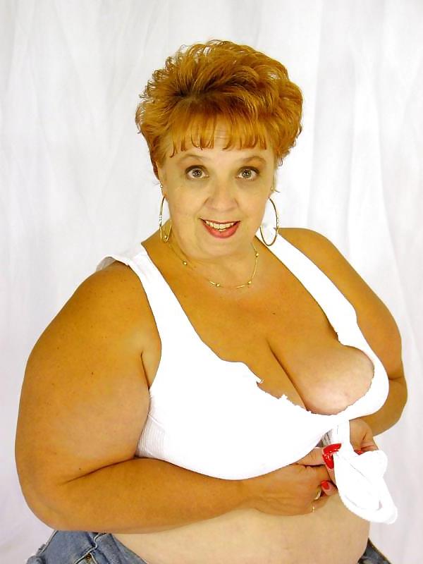 16P Stunning alluring mature goddess