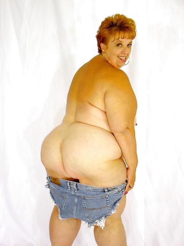 16P Stunning alluring mature goddess