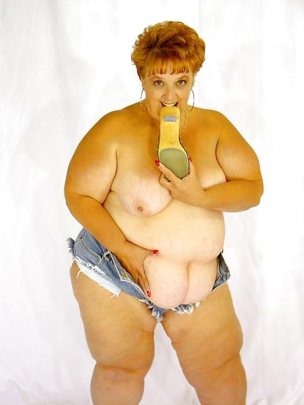 16P Stunning alluring mature goddess