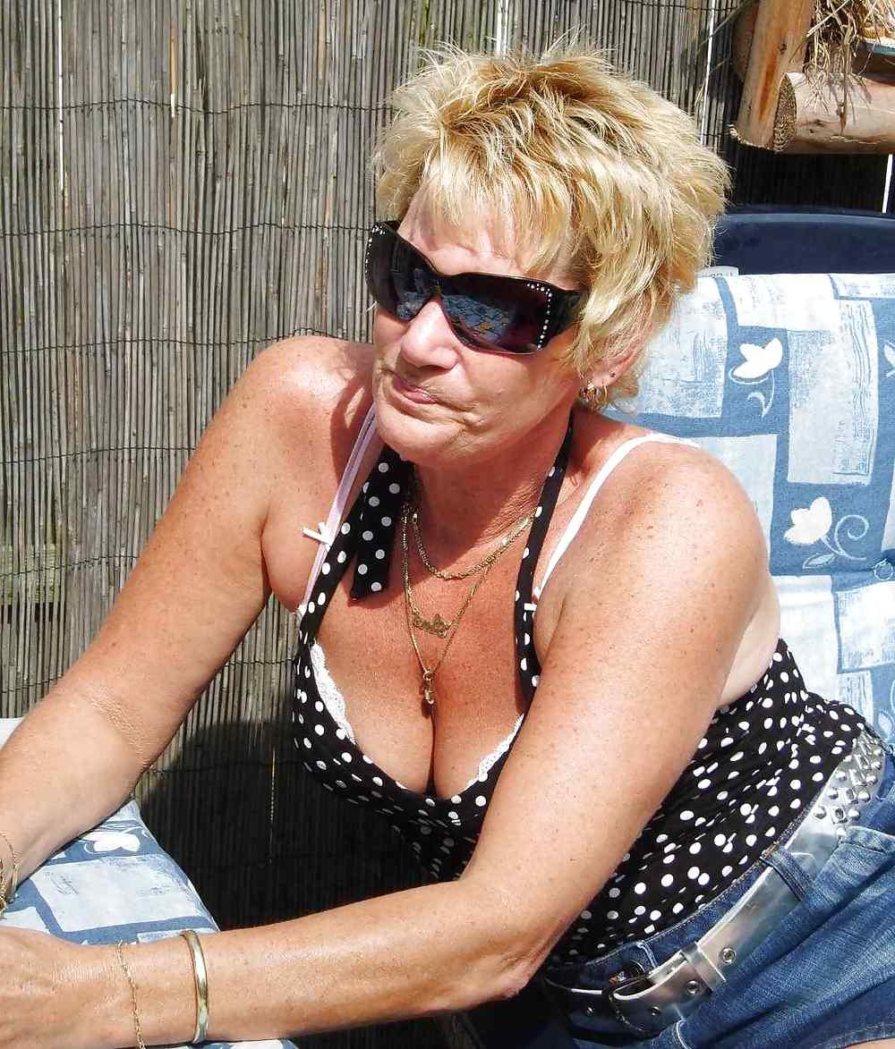 25P Amateur Hot Moms MIX#2 (NoN-Porn) by DarKKo