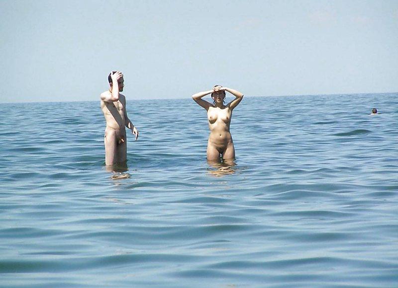 22P The Beauty of Amateur Beach Nudists