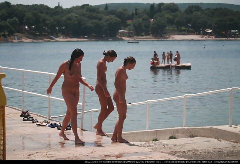 22P The Beauty of Amateur Beach Nudists