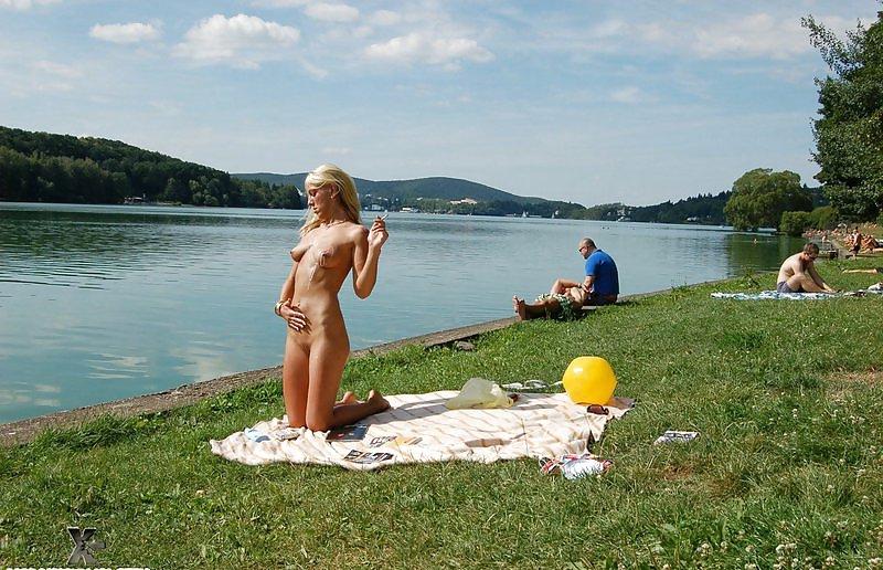 22P The Beauty of Amateur Beach Nudists