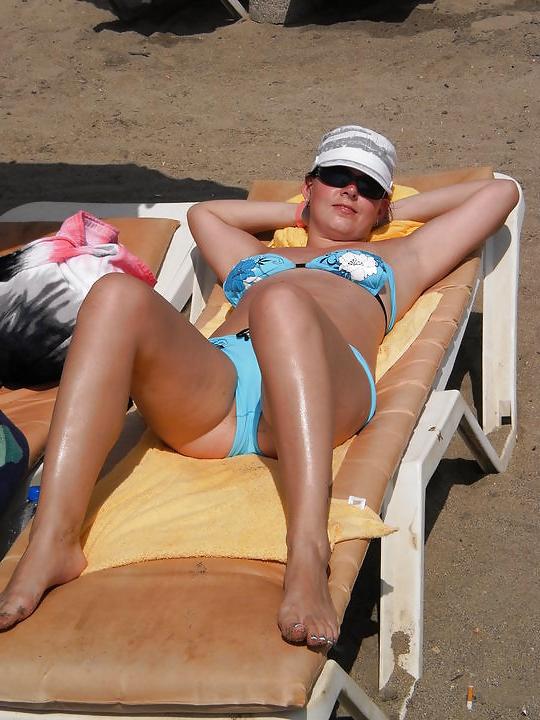 25P Amateur camel toe non-nude