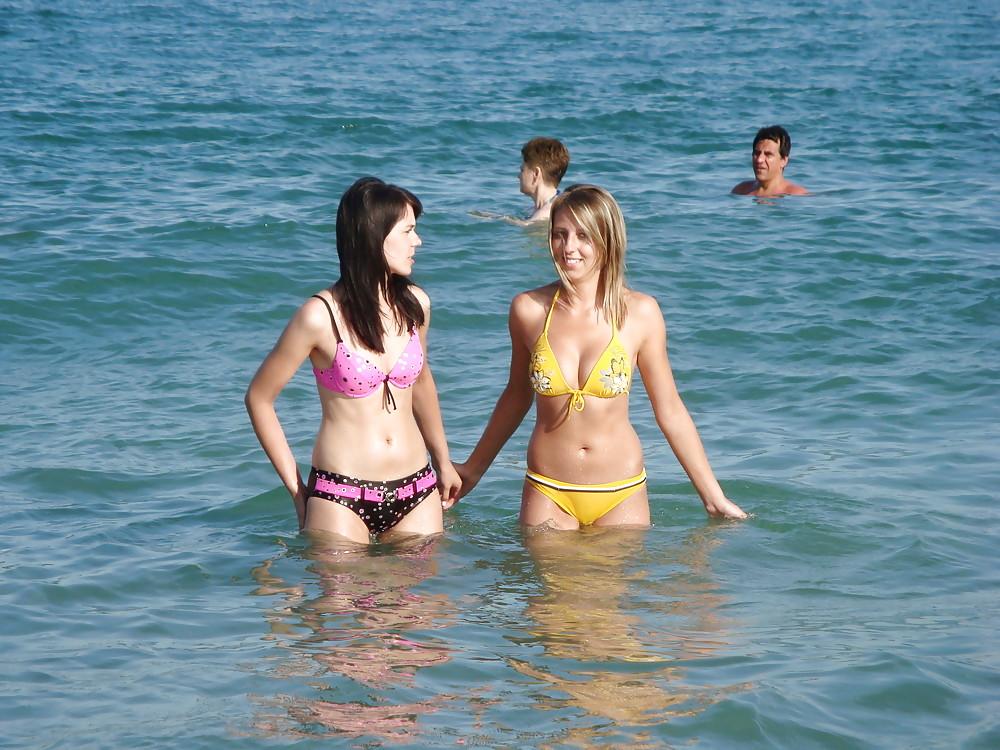 25P Amateur camel toe non-nude