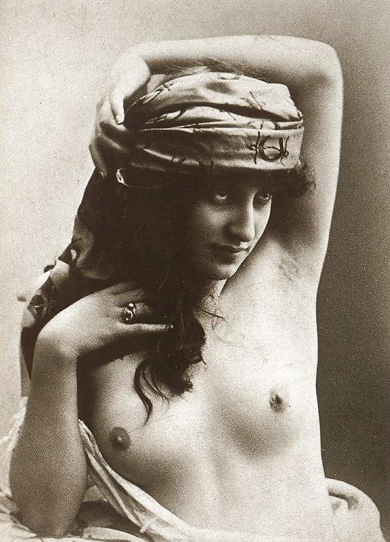 17P The Beauty of Amateur Hairy Vintage Porn
