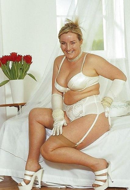 15P Stunning alluring tantelizing milf goddess