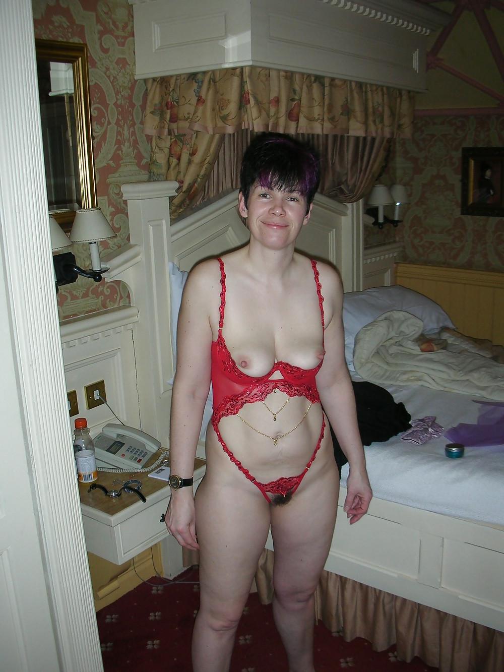 11P AMATEUR WIVES mature home panties hairy pussy voyeur upskirt