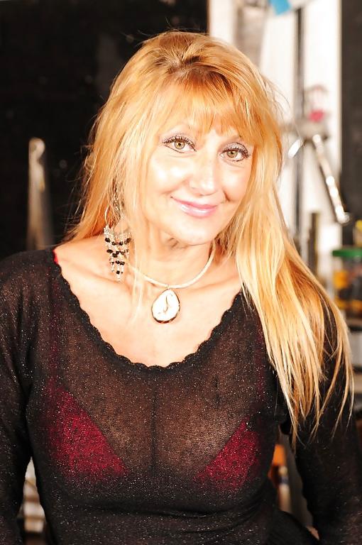 15P Stunning alluring mesmirizing breathtaking mature goddess