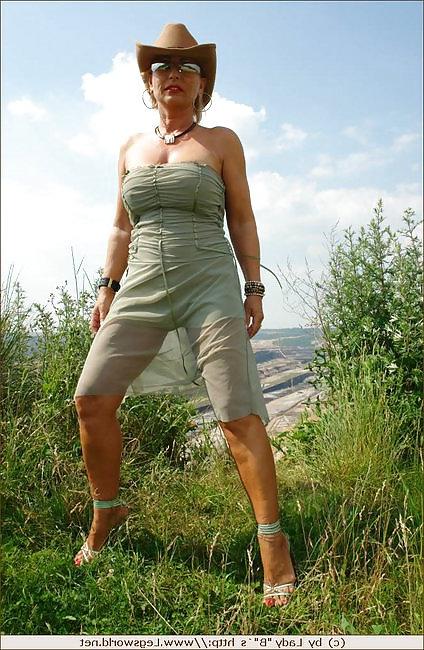 12P Stunning alluring mesmirizing breathtaking mature goddess