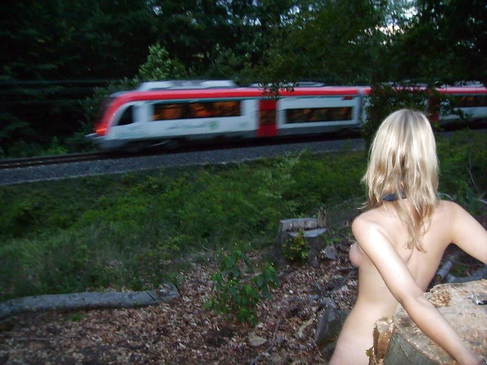 25P AMATEUR PHOTO IN THE TRAIN