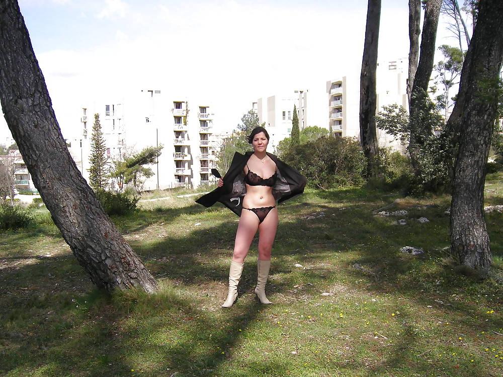 25P Amateur MILF Public Nudity