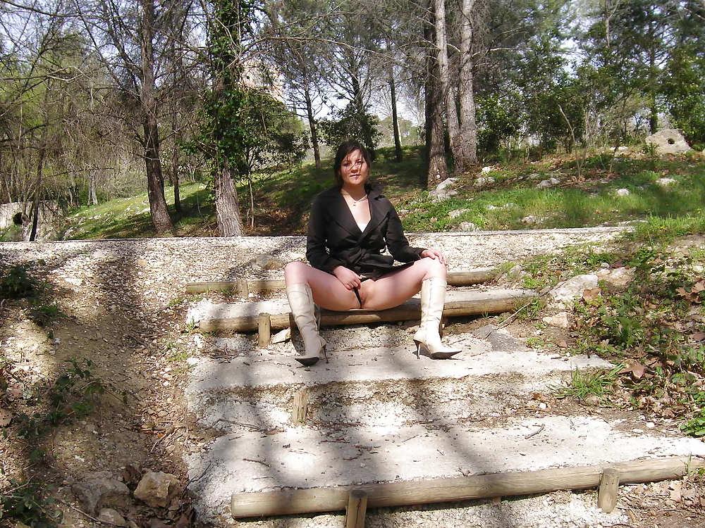 25P Amateur MILF Public Nudity
